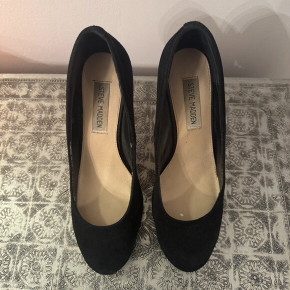 Steve Madden Remmedy Black Suede Pumps - Picture 3 of 12